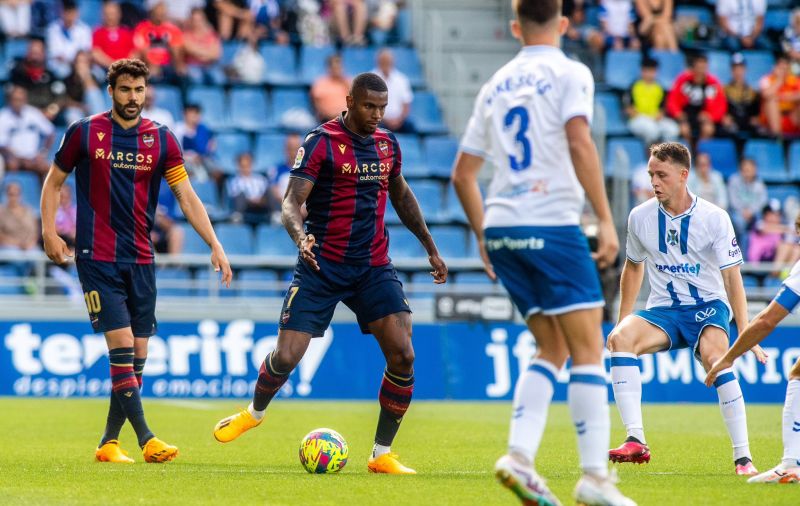 1-0: El Tenerife hace un guiño a Las Palmas