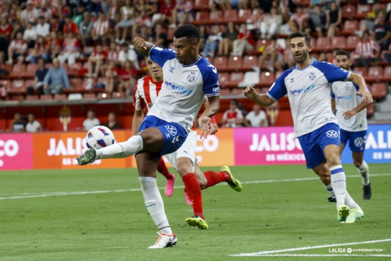 La Rojita llama a un jugador del Tenerife