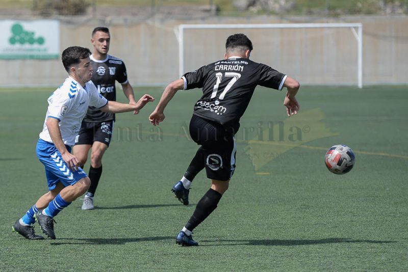 El palmero Lucas Acosta se estrena en Segunda B