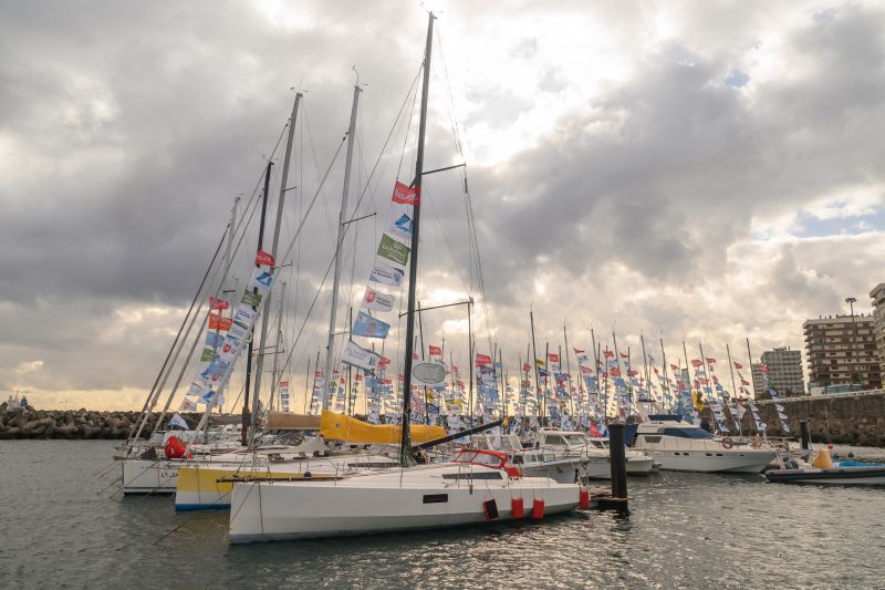 La flota de la Mini Transat recarga pilas
