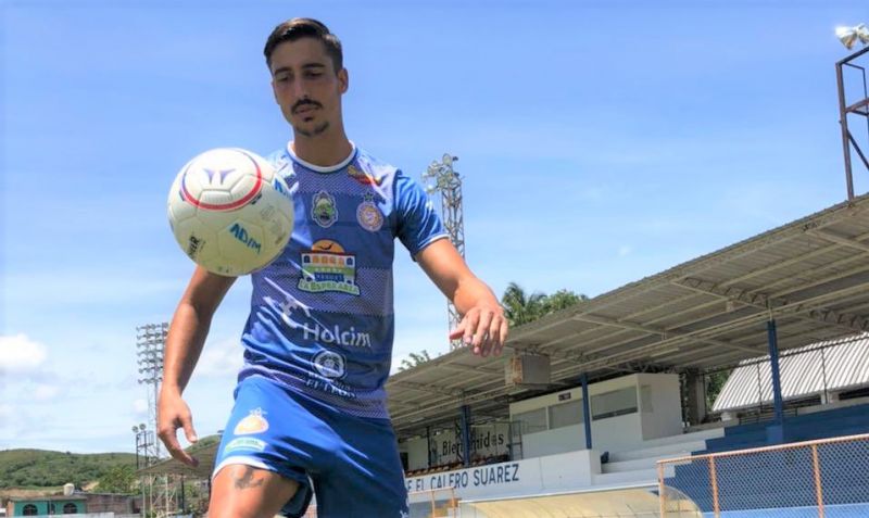Manu Dimas deja el fútbol salvadoreño y vuelve libre a Gran Canaria