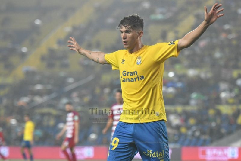 Marc Cardona se une al club del contrato hasta 2026