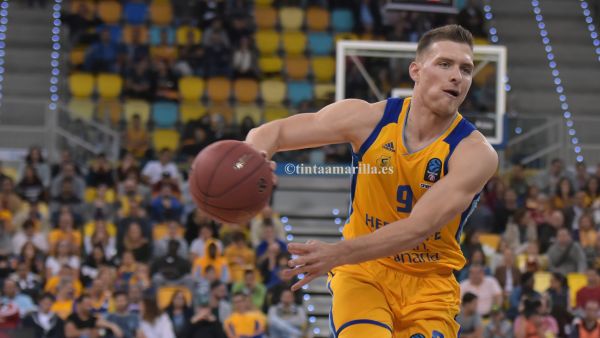 El ex amarillo Mekel, tres meses de baja por Covid19