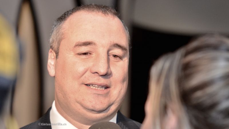 "Vicente se va; Tana se queda"