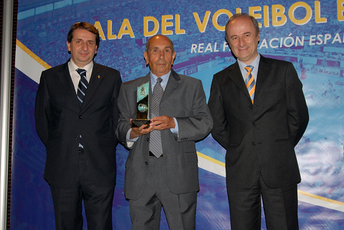 El voleibol canario despide con honores al ex dirigente Pepe Millán