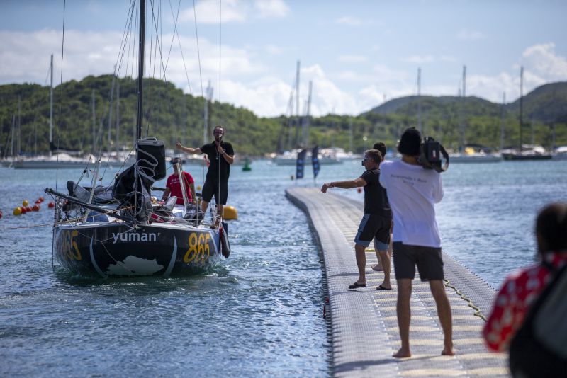 Los primeros veleros llegan a Martinica