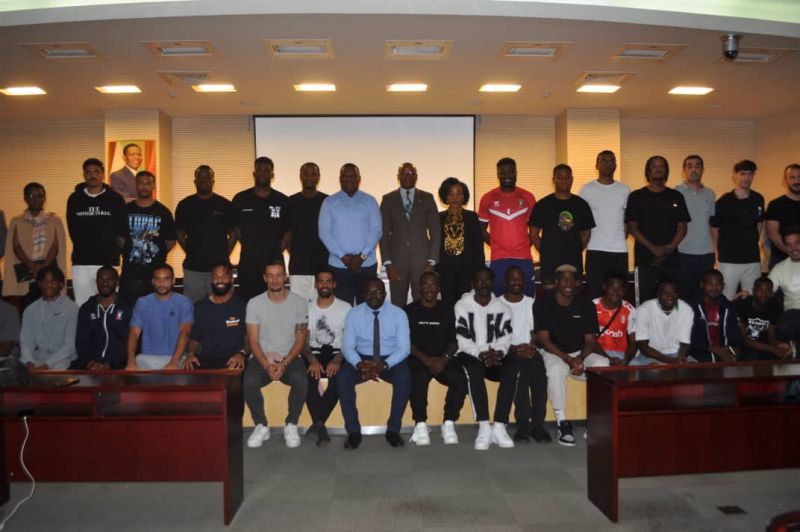 Recepción y jugosa prima para Coco y sus compañeros de Guinea Ecuatorial