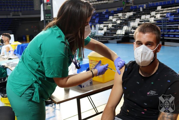 La plantilla del Tenerife también se vacuna
