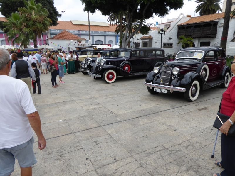 Exposición de autos antiguos en Santa Catalina