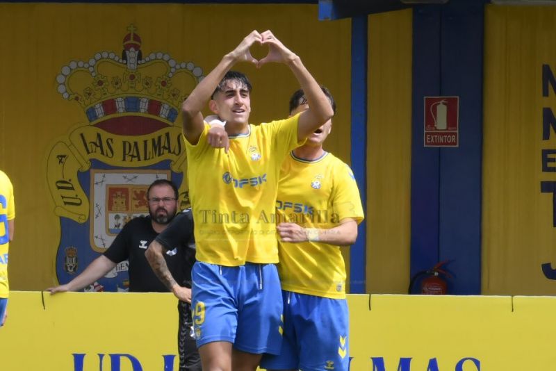 Tocan a la puerta en el camarote del líder