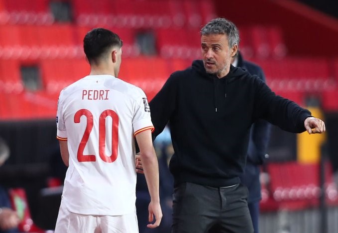 Pedri arrebata a Valle la condición de canario más joven con la Roja