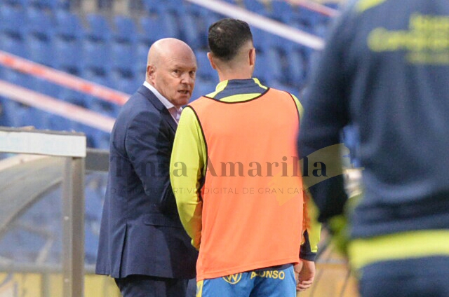 "Helguera hace bien si se ha reunido con otros entrenadores"