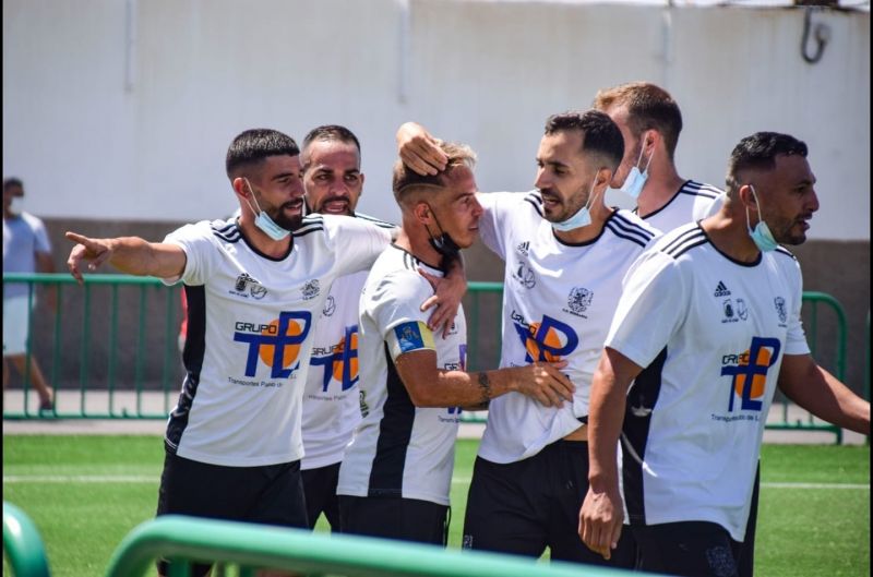 Peraza marca el gol del ascenso a Tercera del CD Herbania