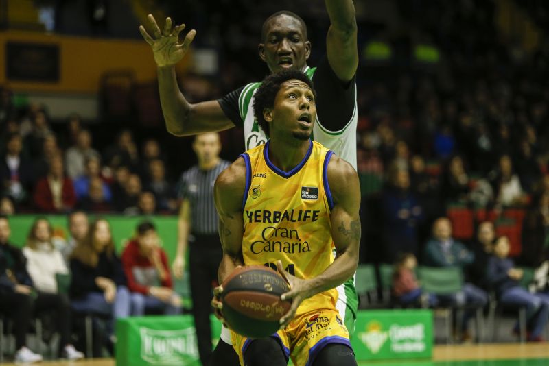 82-81: La Copa se enreda para el Granca