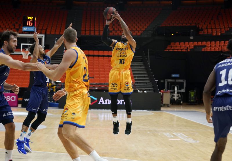 88-104: El 'chef' Cook manda ganar