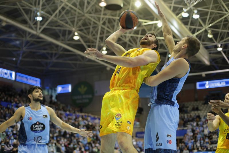 76-66: Frenazo del Granca en Lugo