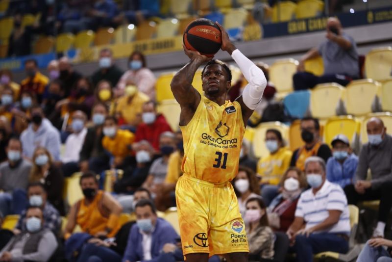 80-82: Solo con Ennis no basta ante Manresa