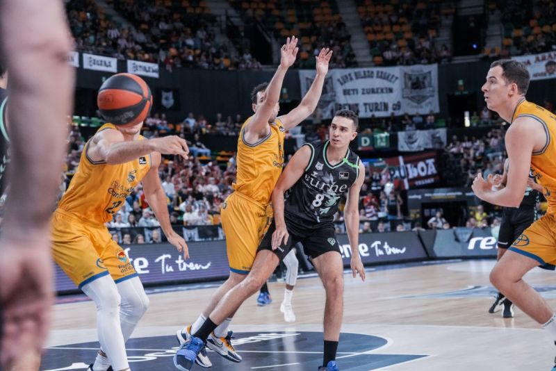81-71: El Gran Canaria cae en Bilbao y se sumerge en un pelotón