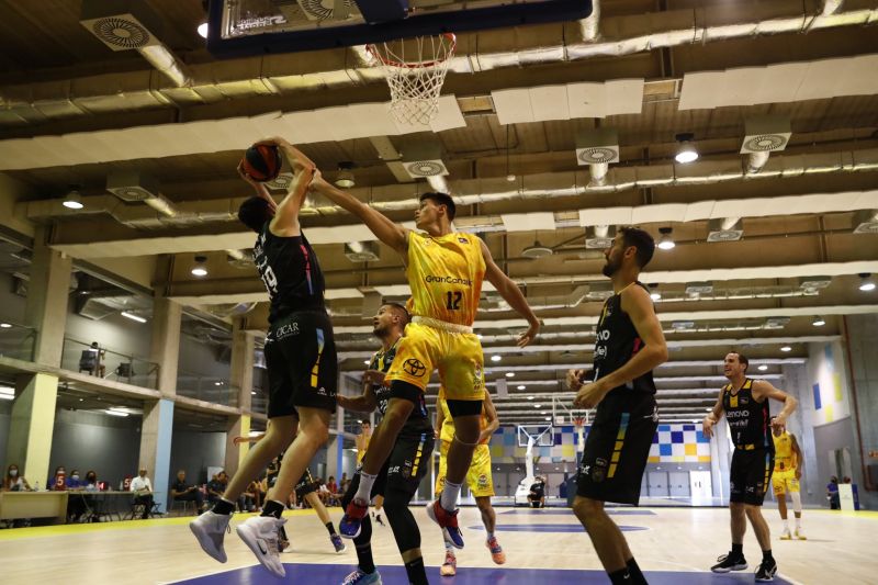78-82: El Tenerife gana el segundo derbi, en la Sala Club