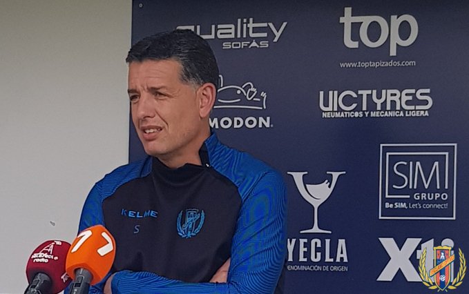 El técnico del Yeclano teme el ritmo del fútbol canario