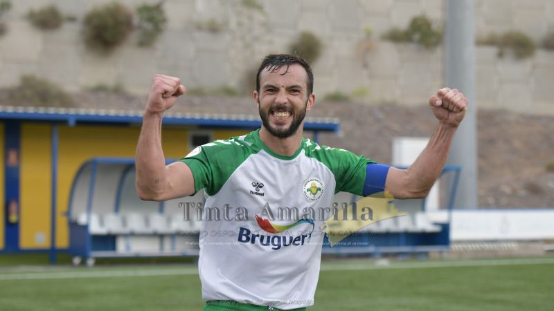 El Villa espera el estreno de la nueva cuenta del pichichi Santi