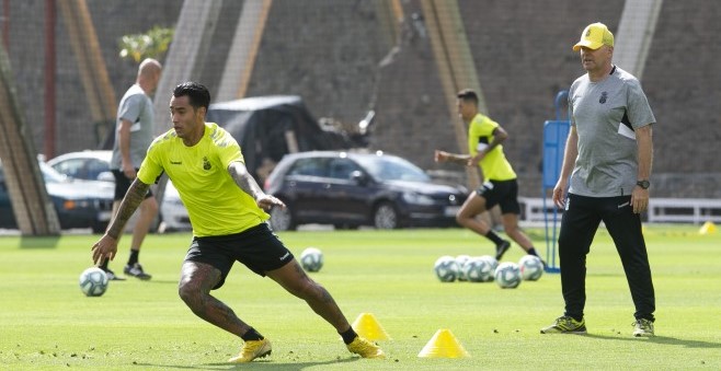 Mel asegura que "Araujo y Josep se quedan hasta el final de temporada"