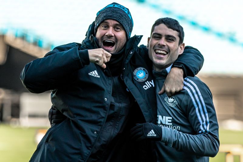 Miguel Angel Ramírez recibe a Sergio Ruiz con euforia