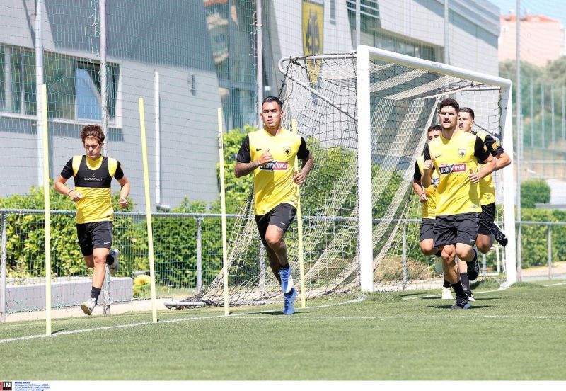 Araujo inicia la pretemporada con el AEK, a las órdenes de Matías Almeyda