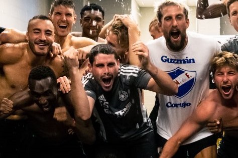 Sergio Ruiz celebra como titular la primera victoria de Charlotte a domicilio