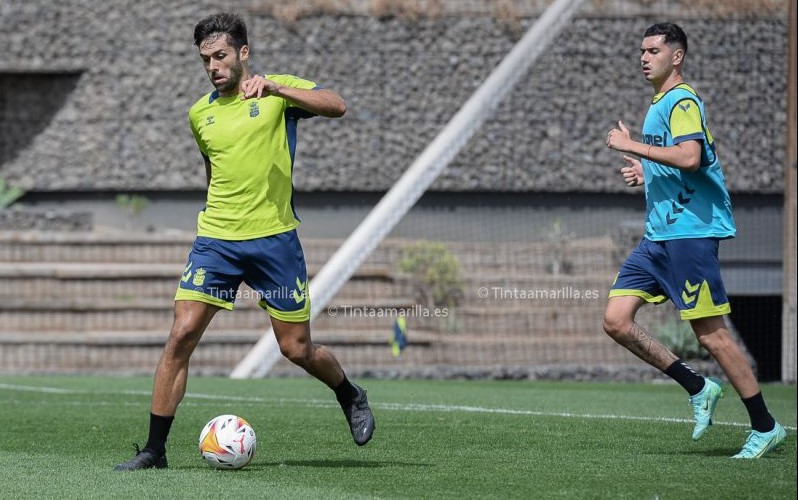 "Mel me observa como central; jugaría de lo que sea"