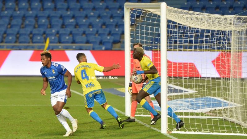 Alex Suárez firma el primer gol de cabeza de la UD