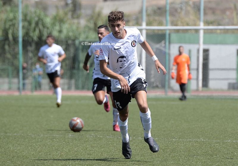 1-0: Arucas, impecable en casa, bate al líder