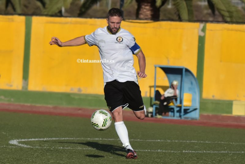 Indignación en Arucas por el gol de penalti anulado en Tenerife