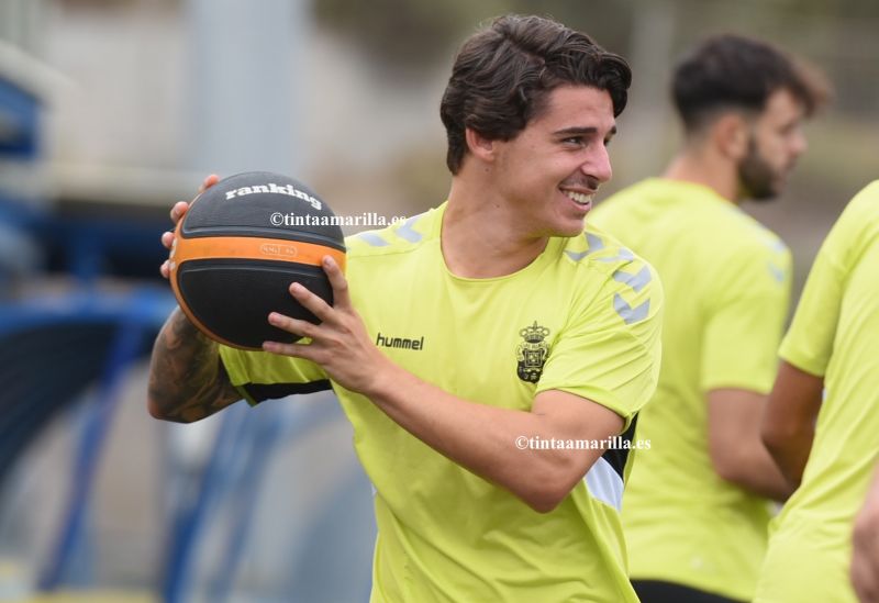 El filial, a Melilla sin Alex Domínguez y Juan Fernández