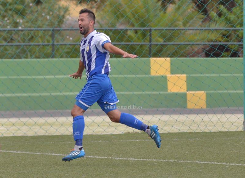 Yeray Espino seguirá hasta los 40 en el Sporting de San José