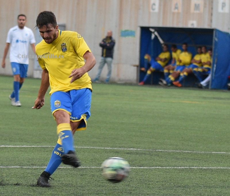 0-2: Las Palmas Atlético gana al Ibarra con goles de Robert y Kirian