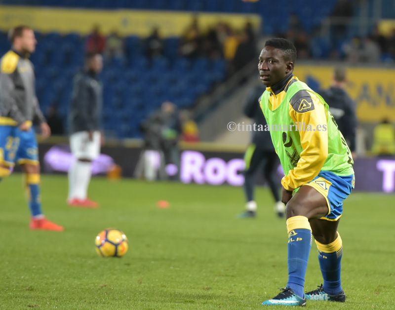 Etebo renuncia a jugar ante Serbia por temor a una recaída