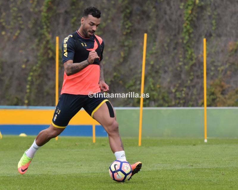 Macedo: La canarinha, la Roja, Milán, Nápoles, ...