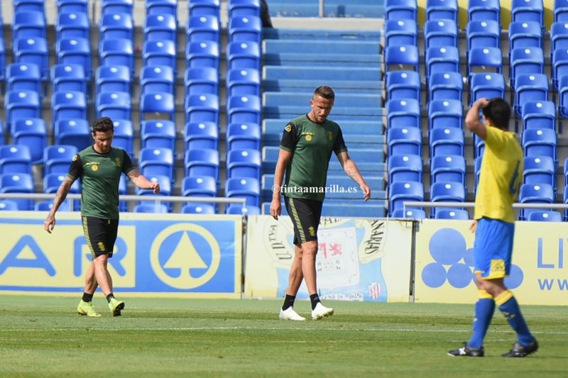 Pepe Mel observa al dúo Pekhart-Rubén en un ensayo