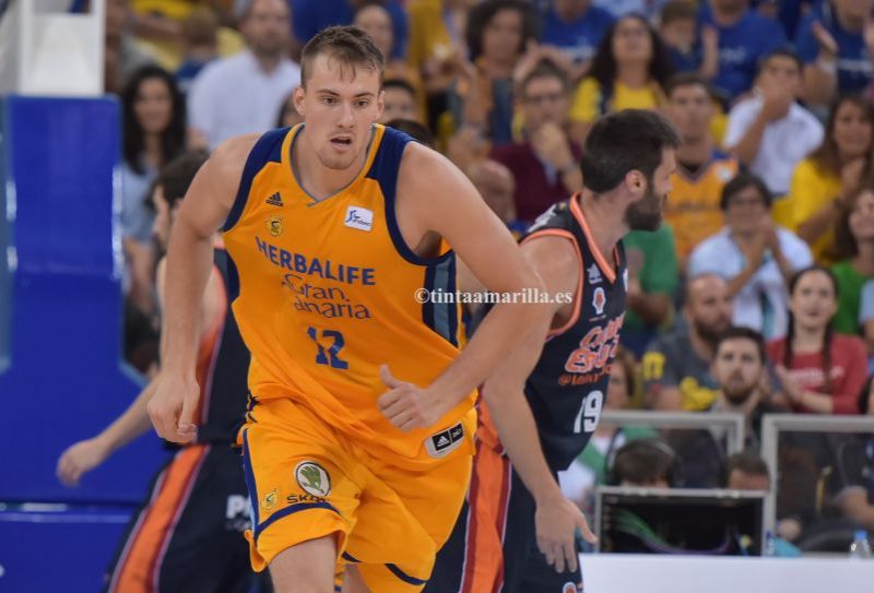 Balvin sufre una fractura en un entrenamiento