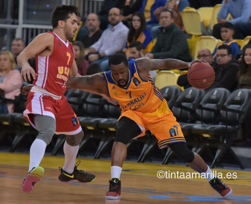 McCalebb-Campazzo; de reojo