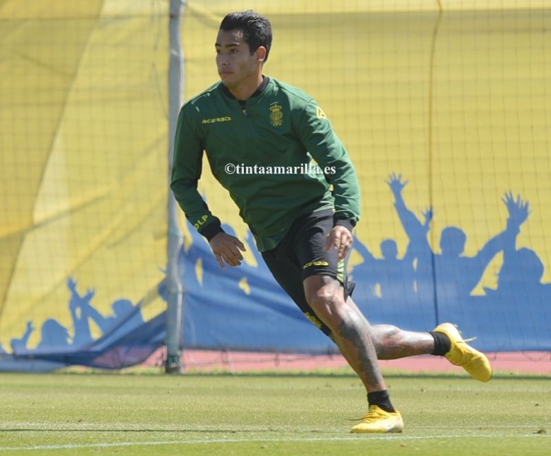 "Tengo cuatro años de contrato, soy feliz acá y si quieren renuevo"