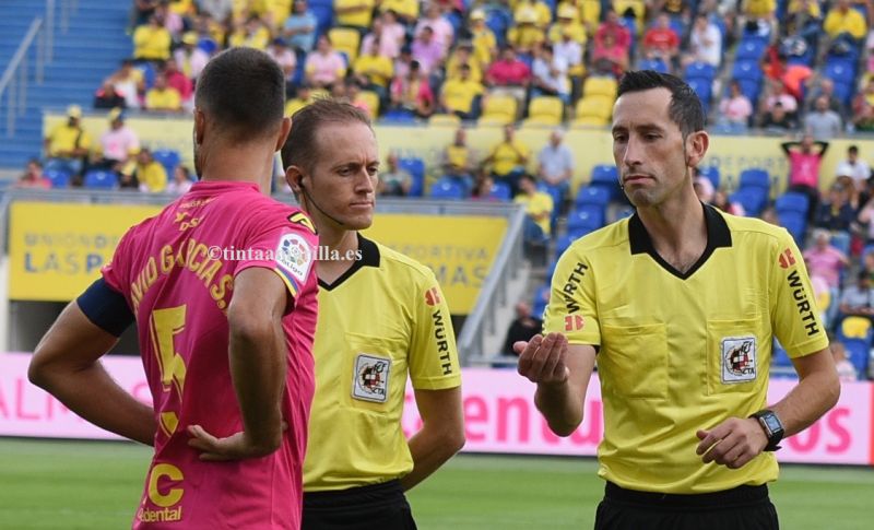 El derbi, para el árbitro que expulsó a Barbosa en el Heliodoro