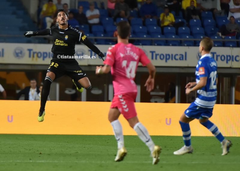 Alvaro Valles, un debut profesional en rosa