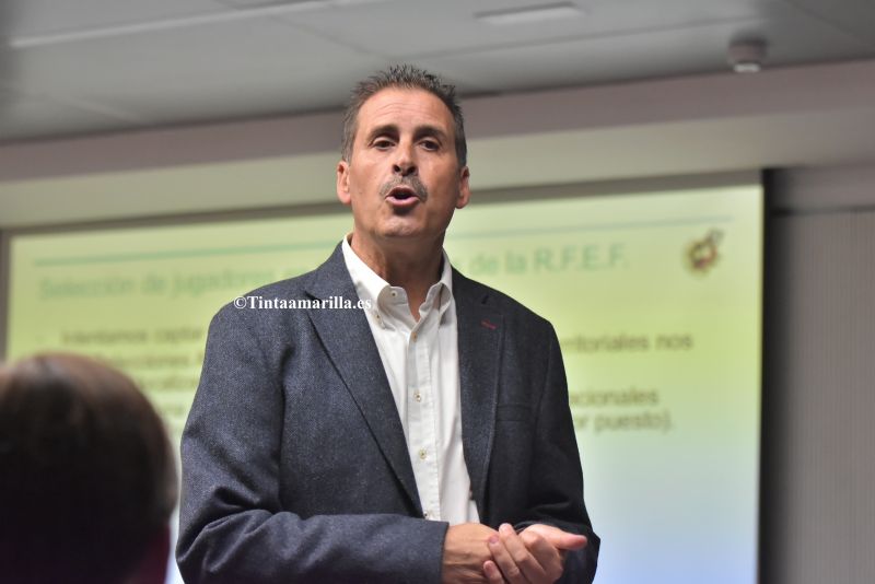 Gómez Perlado charla para el fútbol colombiano