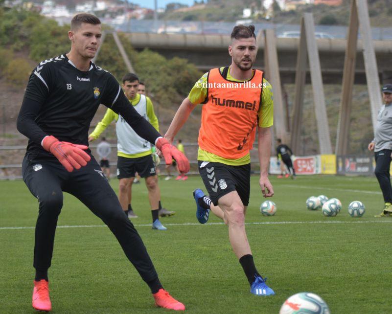 López y De la Bella, altas; Aridai y Narváez, bajas para Gijón