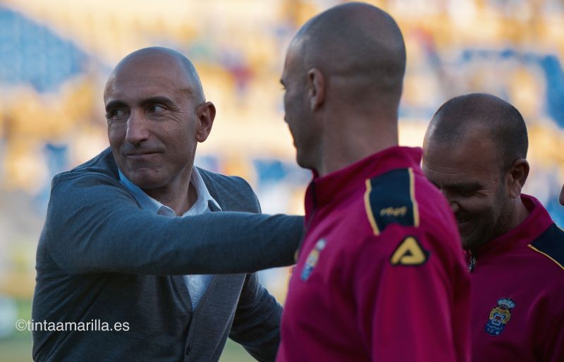 Abelardo, la última medida de un Sporting en estado de pánico