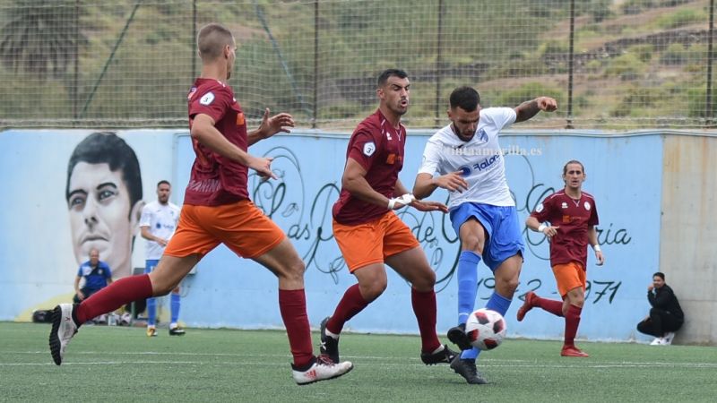 Vídeo: Yeremi se estrena como goleador en el Juan Guedes