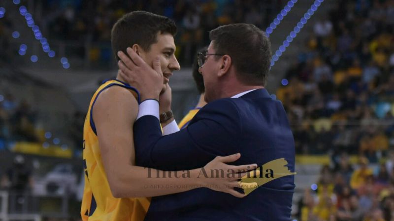 El tacto de Fotis con Fabio