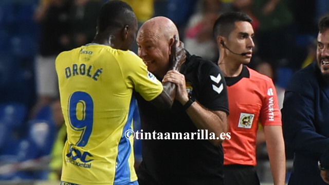 "Para nosotros, tarjetas; para ellos, advertencias"